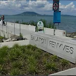 Vizparti Gyermekbarat Teljesen Felujitott Apartman, Orzoett, Sajat Strand, Parkolo, Etterem * Balatonfenyves