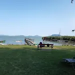 Vizparti Gyermekbarat Teljesen Felujitott Apartman, Orzoett, Sajat Strand, Parkolo, Etterem Apartamento