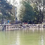 Vizparti Gyermekbarat Teljesen Felujitott Apartman, Orzoett, Sajat Strand, Parkolo, Etterem *
