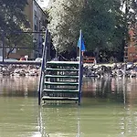 Vizparti Gyermekbarat Teljesen Felujitott Apartman, Orzoett, Sajat Strand, Parkolo, Etterem *
