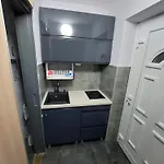 Vizparti Gyermekbarat Teljesen Felujitott Apartman, Orzoett, Sajat Strand, Parkolo, Etterem *