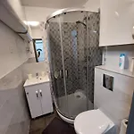 Vizparti Gyermekbarat Teljesen Felujitott Apartman, Orzoett, Sajat Strand, Parkolo, Etterem Apartamento