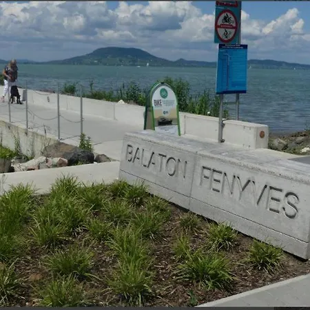 Vízparti Gyermekbarát Teljesen Felújított Apartman, őrzött, Saját Strand, Parkoló, étterem * Balatonfenyves