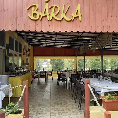 Vízparti Gyermekbarát Teljesen Felújított Apartman, őrzött, Saját Strand, Parkoló, étterem Apartamento Balatonfenyves