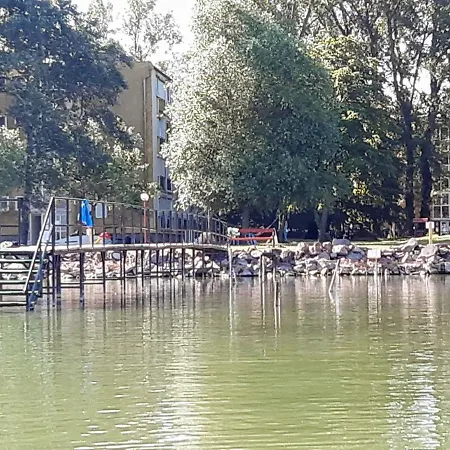 Vízparti Gyermekbarát Teljesen Felújított Apartman, őrzött, Saját Strand, Parkoló, étterem *