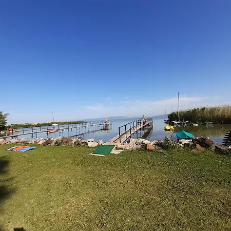 Apartmán Vizparti Gyermekbarat Teljesen Felujitott Apartman, Orzoett, Sajat Strand, Parkolo, Etterem