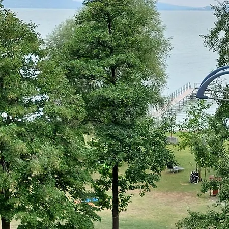 Vizparti Gyermekbarat Teljesen Felujitott Apartman, Orzoett, Sajat Strand, Parkolo, Etterem דירה *