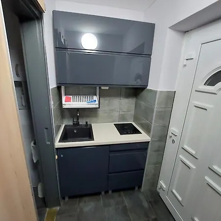 Vízparti Gyermekbarát Teljesen Felújított Apartman, őrzött, Saját Strand, Parkoló, étterem *
