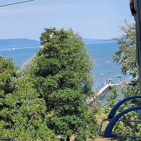 Vízparti Gyermekbarát Teljesen Felújított Apartman, őrzött, Saját Strand, Parkoló, étterem Balatonfenyves