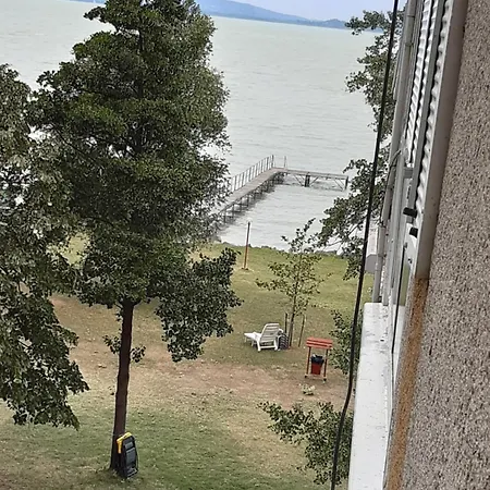 דירה Vizparti Gyermekbarat Teljesen Felujitott Apartman, Orzoett, Sajat Strand, Parkolo, Etterem *