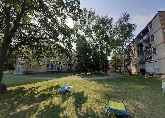 Lägenhet Vizparti Gyermekbarat Teljesen Felujitott Apartman, Orzoett, Sajat Strand, Parkolo, Etterem *