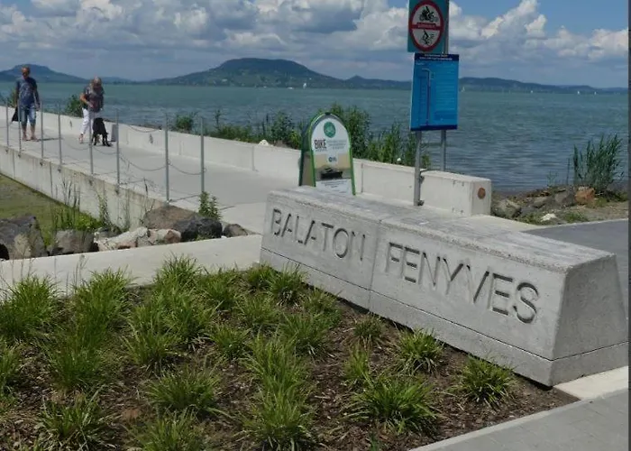 Vizparti Gyermekbarat Teljesen Felujitott Apartman, Orzoett, Sajat Strand, Parkolo, Etterem * Balatonfenyves