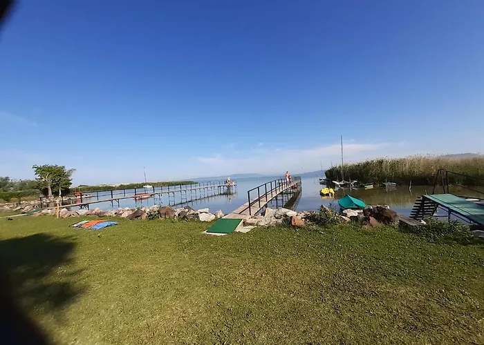 Lägenhet Vizparti Gyermekbarat Teljesen Felujitott Apartman, Orzoett, Sajat Strand, Parkolo, Etterem