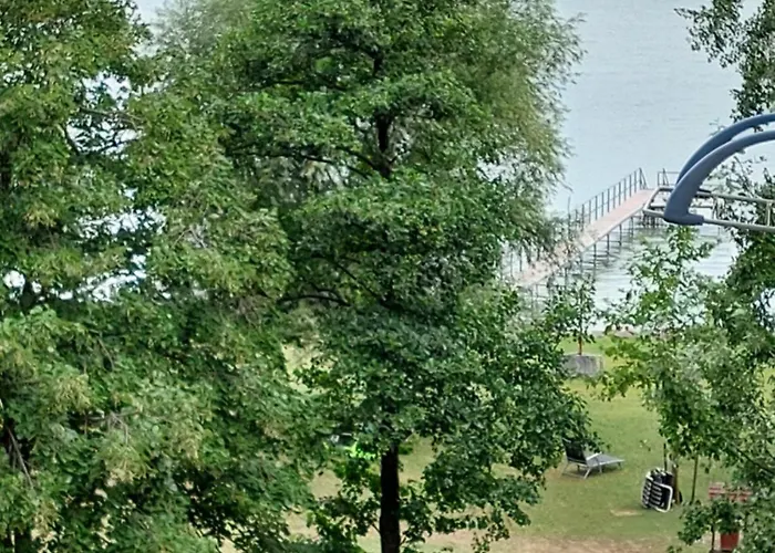 Vizparti Gyermekbarat Teljesen Felujitott Apartman, Orzoett, Sajat Strand, Parkolo, Etterem Lägenhet *