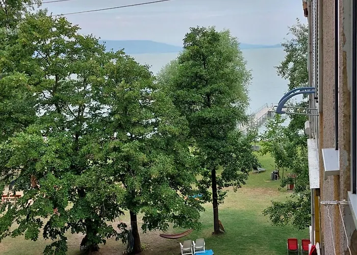 Lägenhet Vizparti Gyermekbarat Teljesen Felujitott Apartman, Orzoett, Sajat Strand, Parkolo, Etterem *