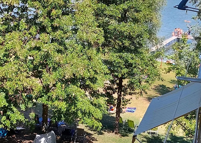 Vizparti Gyermekbarat Teljesen Felujitott Apartman, Orzoett, Sajat Strand, Parkolo, Etterem *