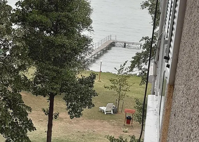 Lägenhet Vizparti Gyermekbarat Teljesen Felujitott Apartman, Orzoett, Sajat Strand, Parkolo, Etterem *